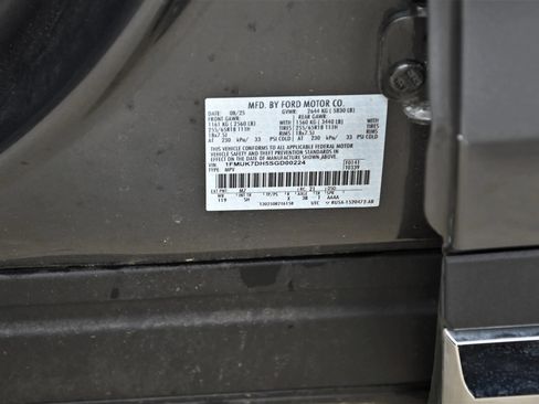 Used 2025 Ford Explorer Active w/ Active Comfort Package RWD image 24