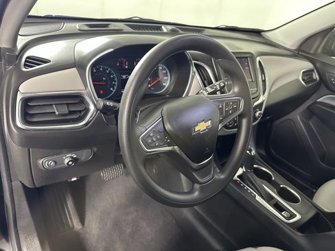 Used 2021 Chevrolet Equinox LS AWD/4WD image 9