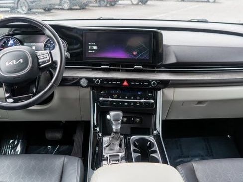 Used 2024 Kia Carnival EX FWD image 17