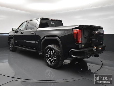 Used 2024 GMC Sierra 1500 AT4 w/ Technology Package AWD/4WD image 5