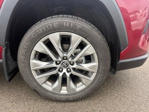 Used 2022 Toyota RAV4 XLE Premium AWD/4WD image 15