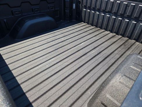 Used 2025 GMC Sierra 1500 AT4 w/ AT4 Premium Package AWD/4WD image 9