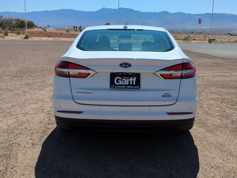 Used 2020 Ford Fusion SE FWD image 4
