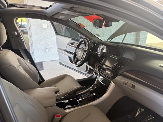 Used 2016 Honda Accord Touring image 25