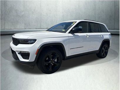 Used 2025 Jeep Grand Cherokee Limited w/ Black Appearance Package