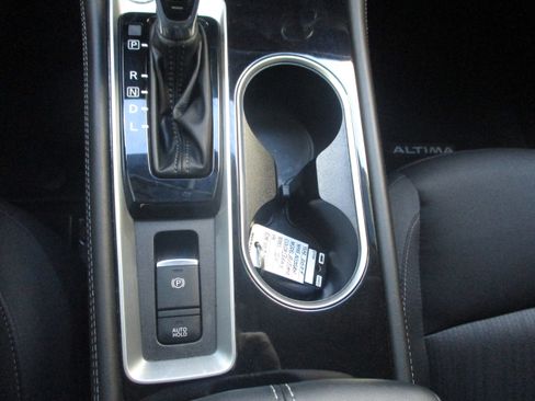 Used 2024 Nissan Altima 2.5 SV w/ SV Premium Package image 10