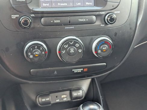 Used 2019 Kia Soul FWD image 26