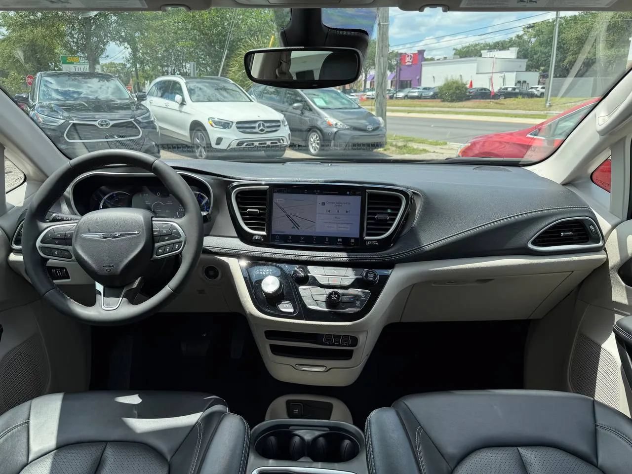 Used 2024 Chrysler Pacifica Limited FWD image 21