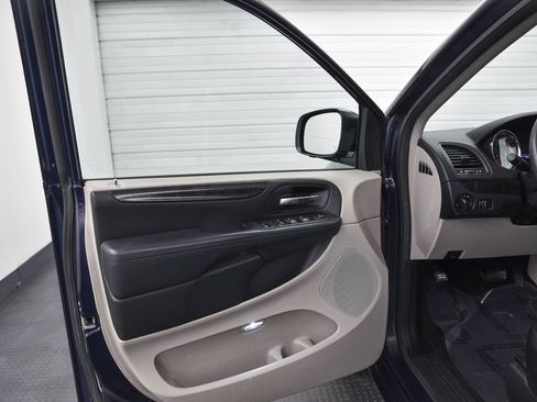 Used 2015 Dodge Grand Caravan SXT image 11