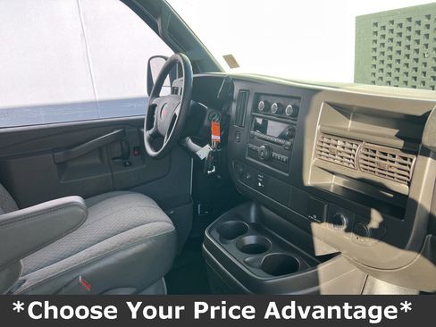 Used 2016 GMC Savana 3500 image 27