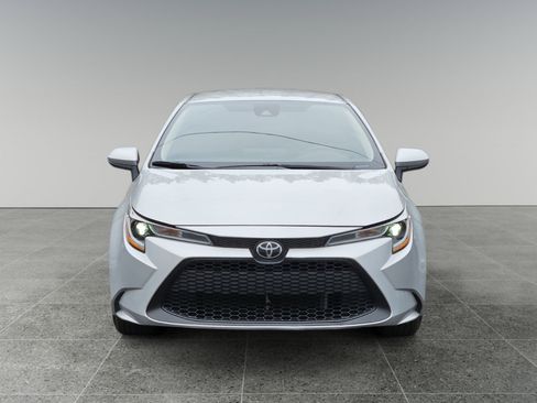 Used 2021 Toyota Corolla LE image 2