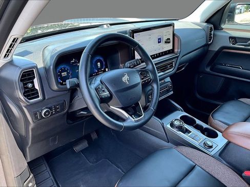 Used 2025 Ford Bronco Sport Outer Banks w/ Outer Banks Tech Package+ AWD/4WD image 7