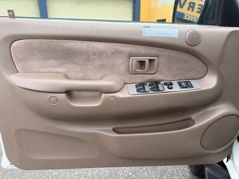 Used 2004 Toyota Tacoma PreRunner image 9