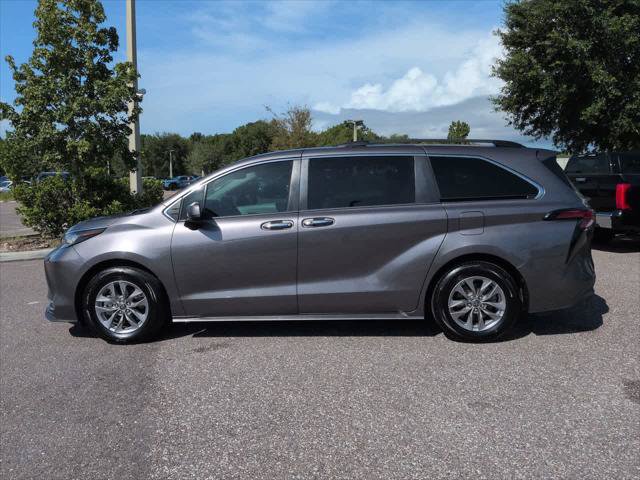 Certified 2021 Toyota Sienna XLE FWD image 3