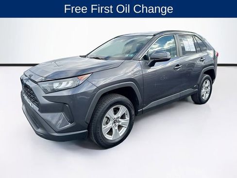 Used 2020 Toyota RAV4 LE image 3