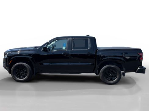 Used 2024 Nissan Frontier SV RWD image 2