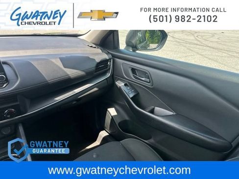 Used 2024 Nissan Rogue S AWD/4WD image 23