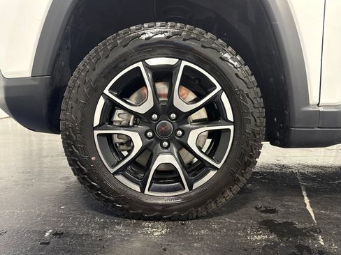 Used 2026 Jeep Compass Trailhawk AWD/4WD image 9