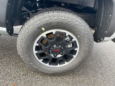 New 2025 Toyota Tacoma TRD Off-Road image 17