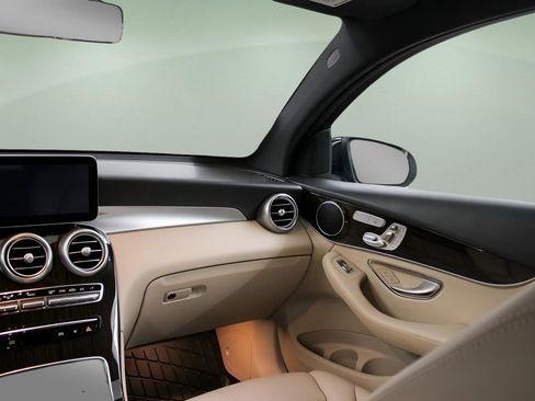 Used 2022 Mercedes-Benz GLC 300 4MATIC Coupe image 25