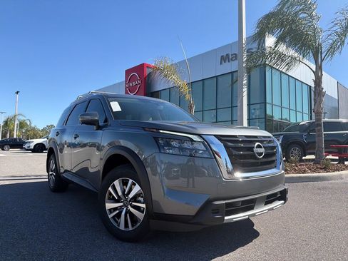 New 2025 Nissan Pathfinder SL image 1