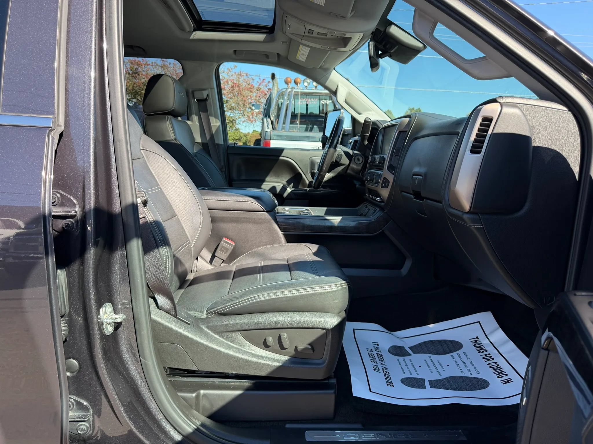 Used 2015 GMC Sierra 2500 Denali w/ Duramax Plus Package AWD/4WD image 25