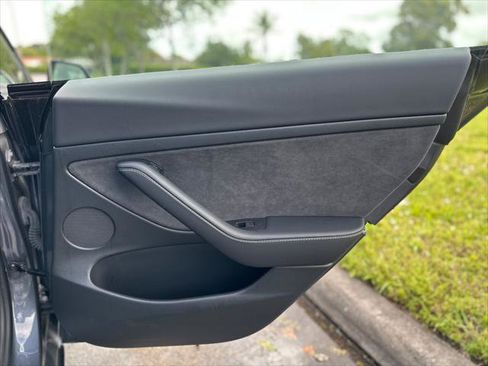 Used 2023 Tesla Model 3 Standard Range image 19