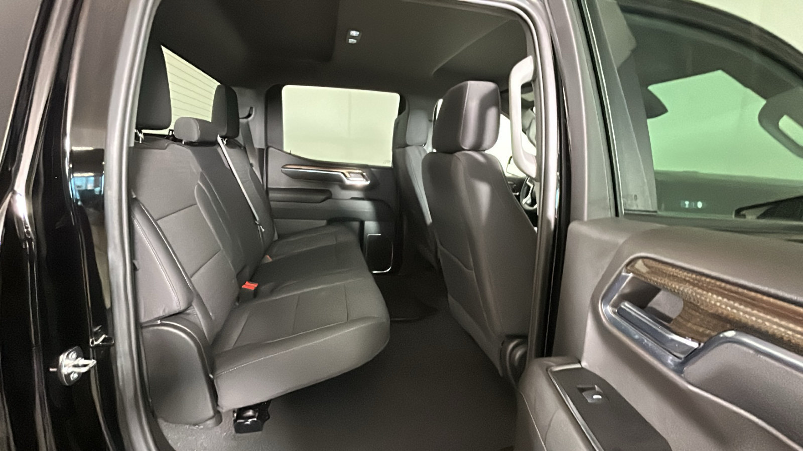 Used 2024 Chevrolet Silverado 1500 LT AWD/4WD image 36
