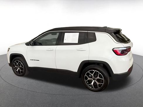 Used 2025 Jeep Compass Limited image 10