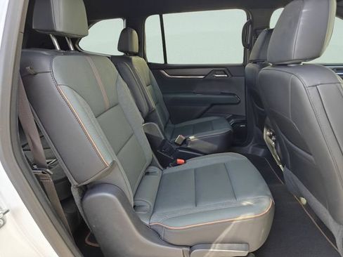 Used 2024 GMC Acadia AT4 w/ Luxury Package image 29