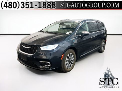 Used 2021 Chrysler Pacifica Limited w/ Premium & Safety Sphere Group FWD image 1