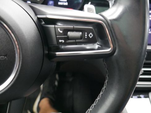 Certified 2023 Porsche Macan AWD/4WD image 36