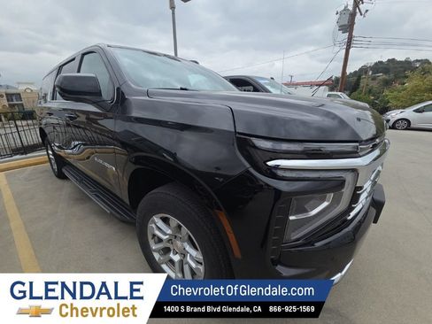 Certified 2025 Chevrolet Suburban LT AWD/4WD image 8