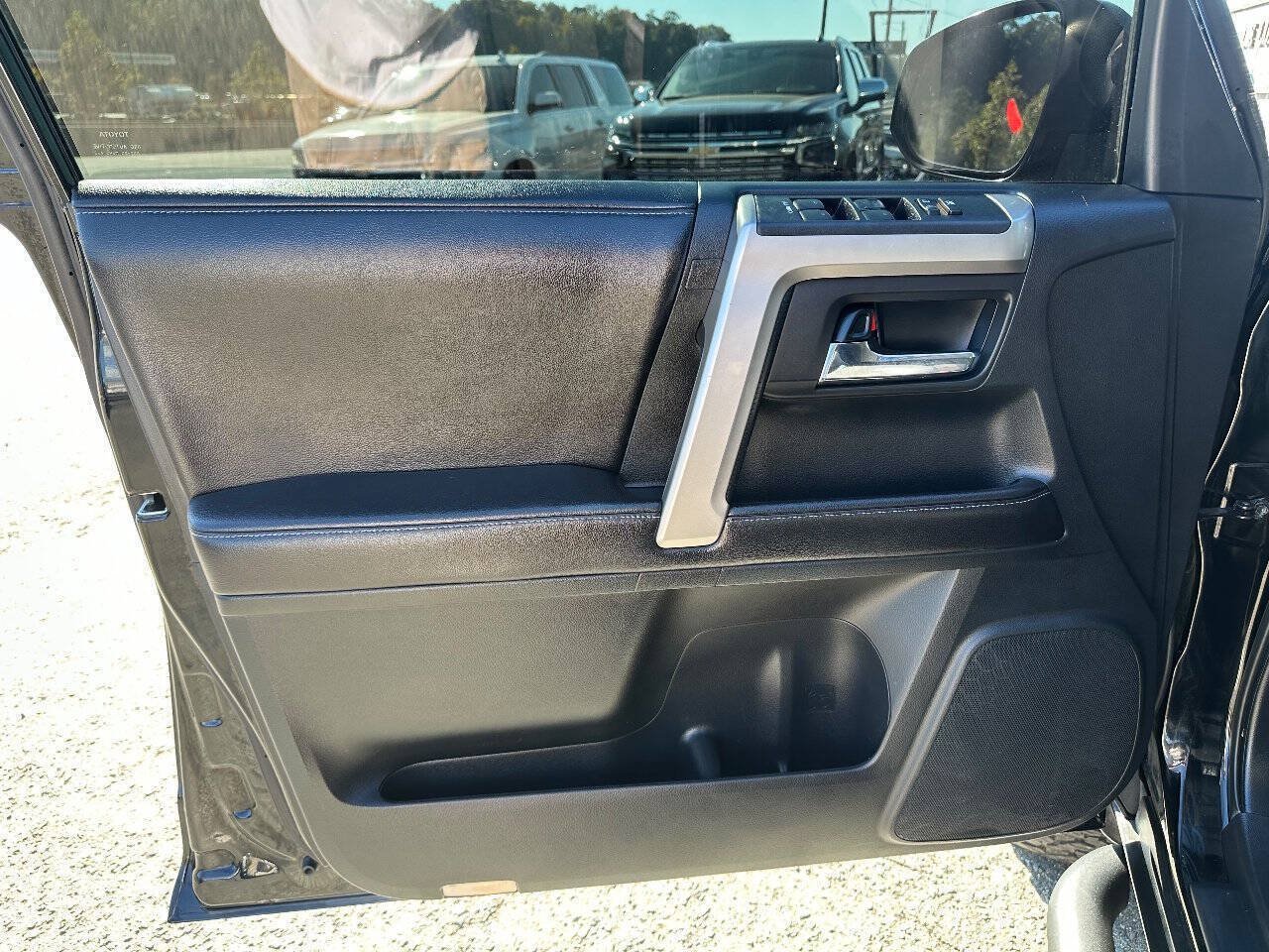 Used 2016 Toyota 4Runner 4WD image 10