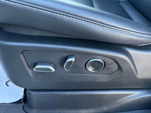 Used 2024 Cadillac Escalade ESV Luxury image 24