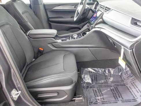 New 2025 Jeep Grand Cherokee L Laredo w/ Luxury Tech Group I image 38