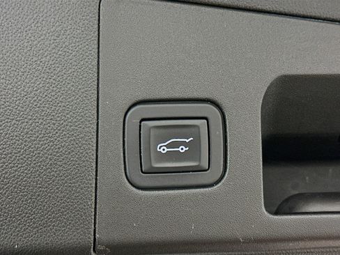 Used 2017 Cadillac XT5 Luxury w/ Driver Awareness Package image 32