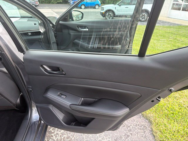 Used 2024 Nissan Altima 2.5 SV FWD image 14