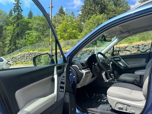 Used 2016 Subaru Forester 2.5i Touring w/ Eyesight & Navigation System AWD/4WD image 18