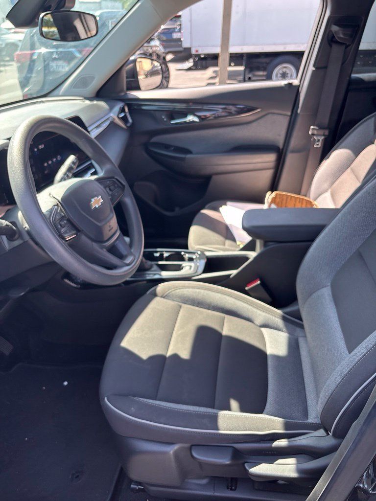 Used 2025 Chevrolet TrailBlazer LT AWD/4WD image 8