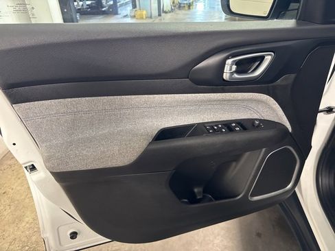 Used 2024 Jeep Compass Sport image 12