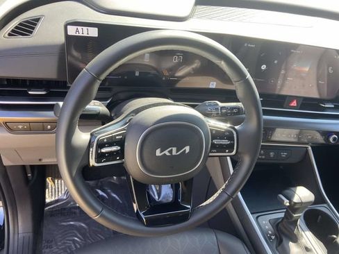 New 2025 Kia Carnival FWD image 13