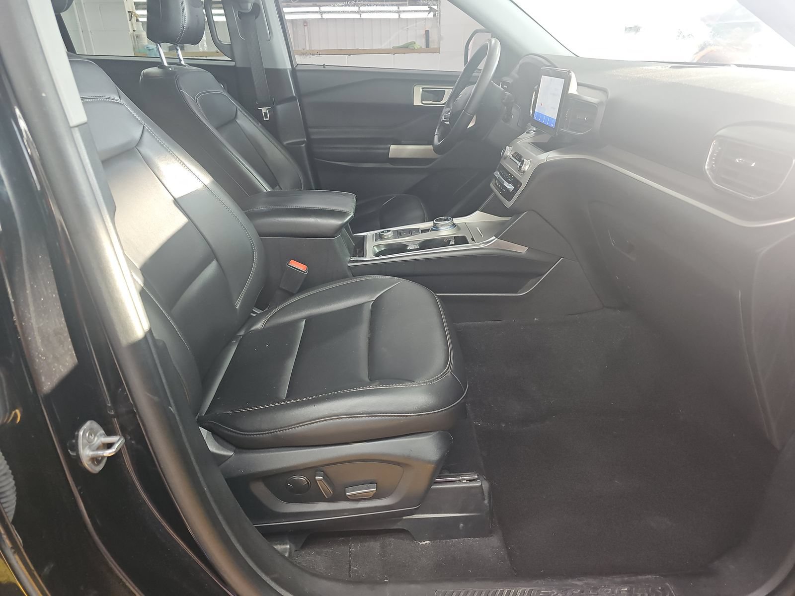 Used 2023 Ford Explorer XLT w/ Equipment Group 202A AWD/4WD image 14