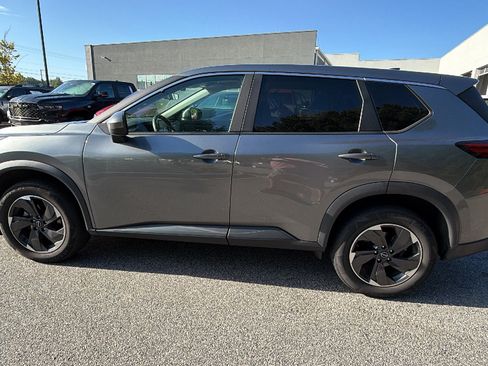 Used 2024 Nissan Rogue SV AWD/4WD image 11