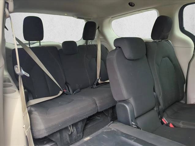 Used 2018 Chrysler Pacifica Touring Plus FWD image 28