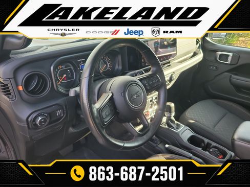 Used 2024 Jeep Gladiator Mojave AWD/4WD image 19