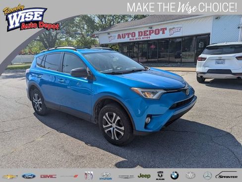 Used 2018 Toyota RAV4 LE FWD image 1