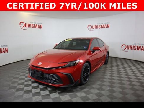 Used 2025 Toyota Camry SE FWD image 3