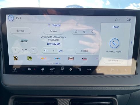 New 2025 Ford Maverick XLT w/ XLT Luxury Package image 11