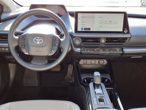 Used 2025 Toyota Prius XLE image 12